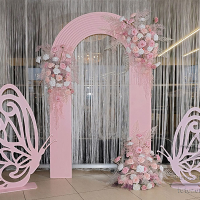 Розовая арка с бабочками
